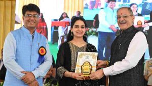 राज्यपाल कविंद्र गुप्ता बुधवार को हिमाचल डेंटल कॉलेज सुंदरनगर के वार्षिक दिवस समारोह में मुख्य अतिथि के रूप में उपस्थित हुए।