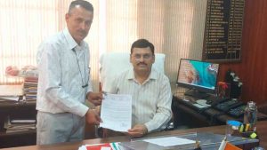 हिमाचल प्रदेश स्कूल लेक्चरर्स एसोसिएशन (HPSLA) जिला सिरमौर ने जनगणना अधिकारी एवं उपायुक्त सिरमौर से जनगणना-2027 के तहत शिक्षकों और अन्य सरकारी कर्मचारियों को विद्यालय/कार्यालय समय के बाद और छुट्टियों के दौरान जनगणना कार्य करने संबंधी जारी निर्देशों पर पुनर्विचार करने का आग्रह किया है।
